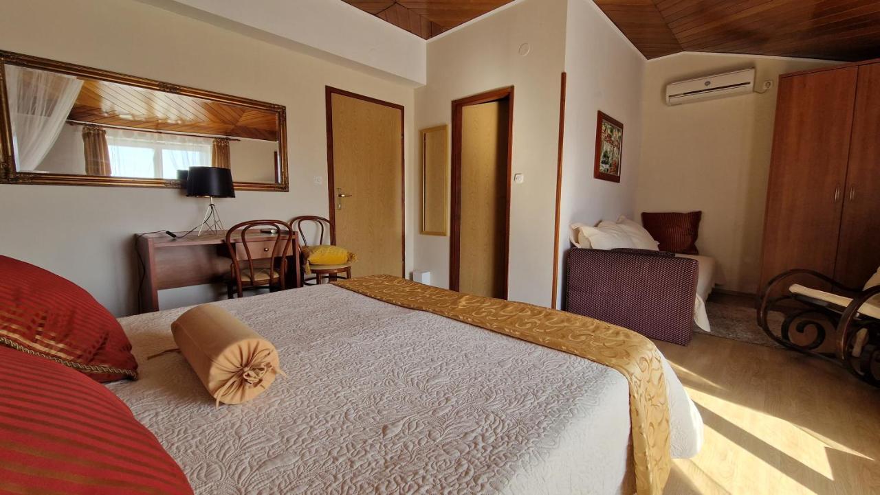 Guest House Villa Ines - Annex Bed & Breakfast 3*